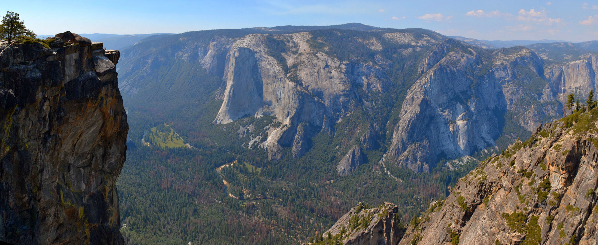 Panoramic view of Yosemite Valley from Taft Point