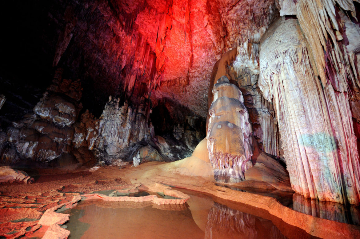 Inside Hoq Cave