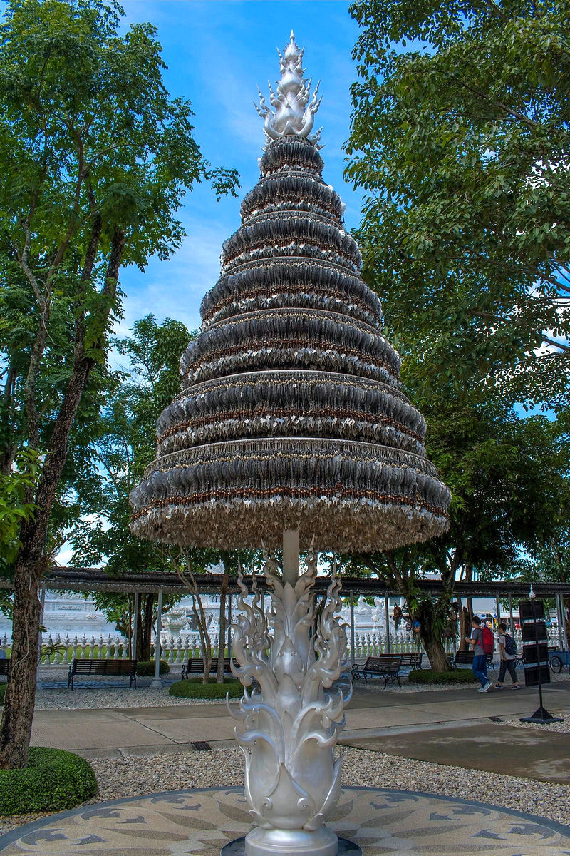 Pagoda-shaped tree where you can hang a medallion with your name