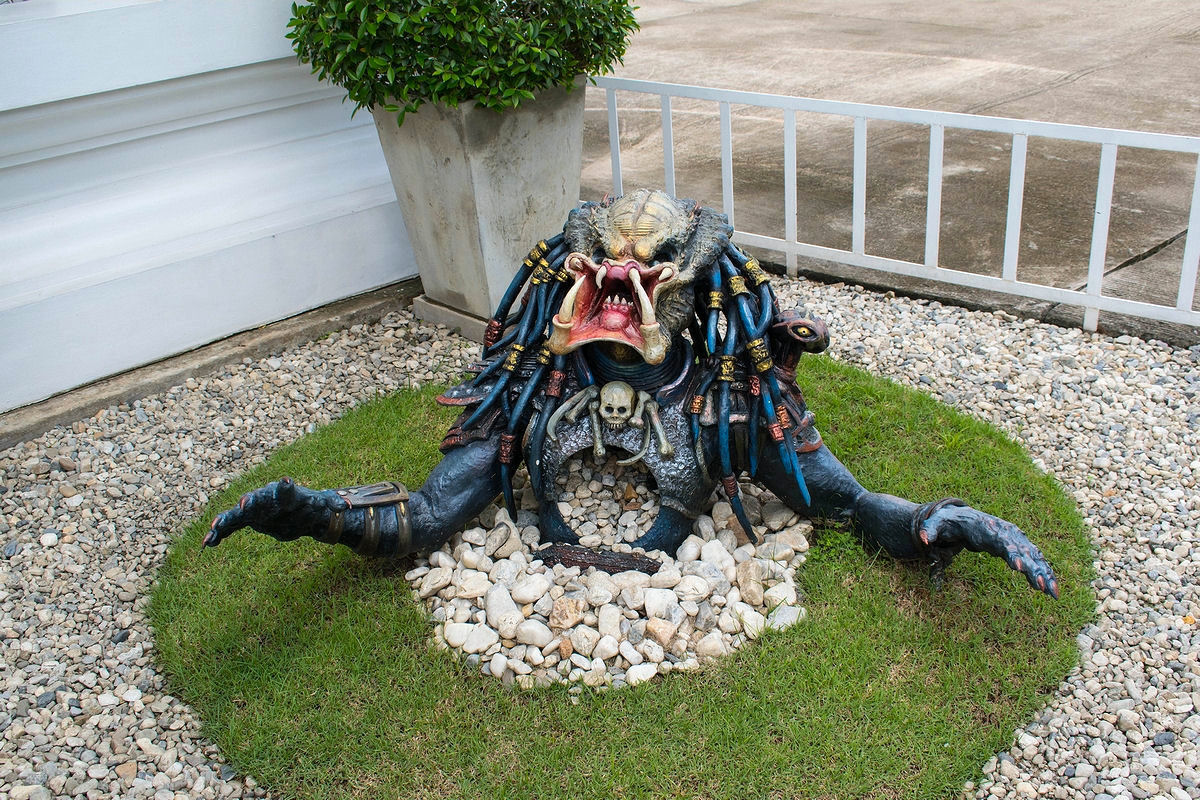 Predator sculpture near the White Temple