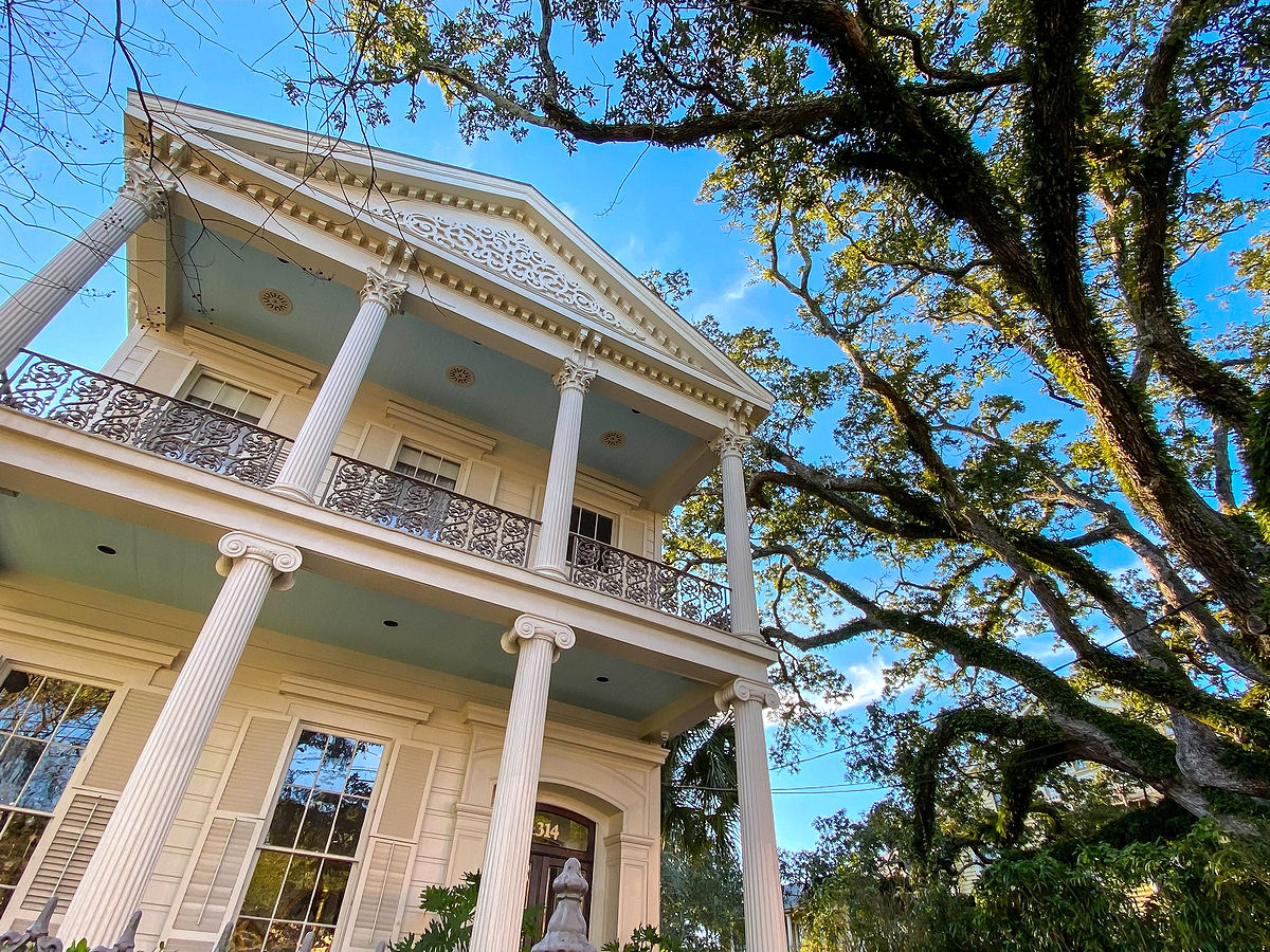 Impressive house and live oak tree in the Garden District, New Orleans