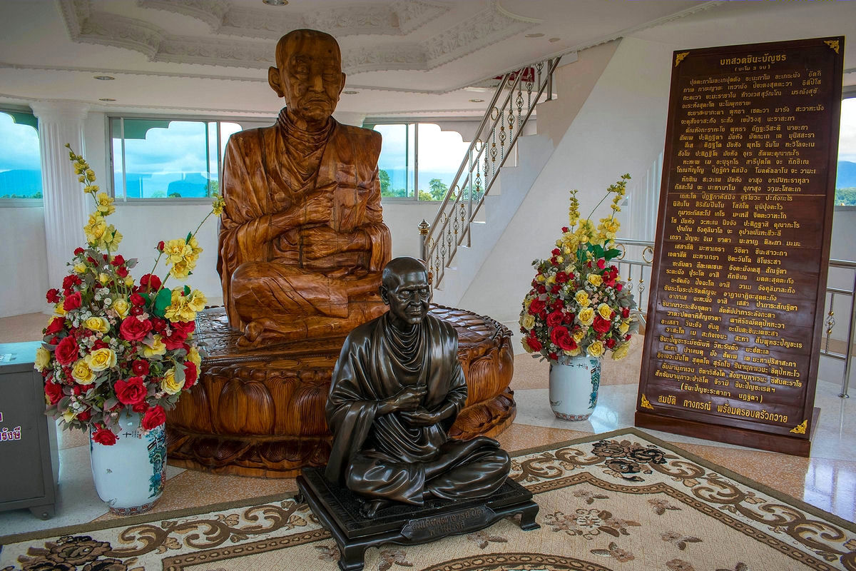 Monk statues at Wat Huay Pla Kang in Chiang Rai