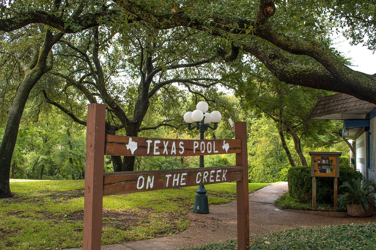 Sign at the entrance of the Texas Pool